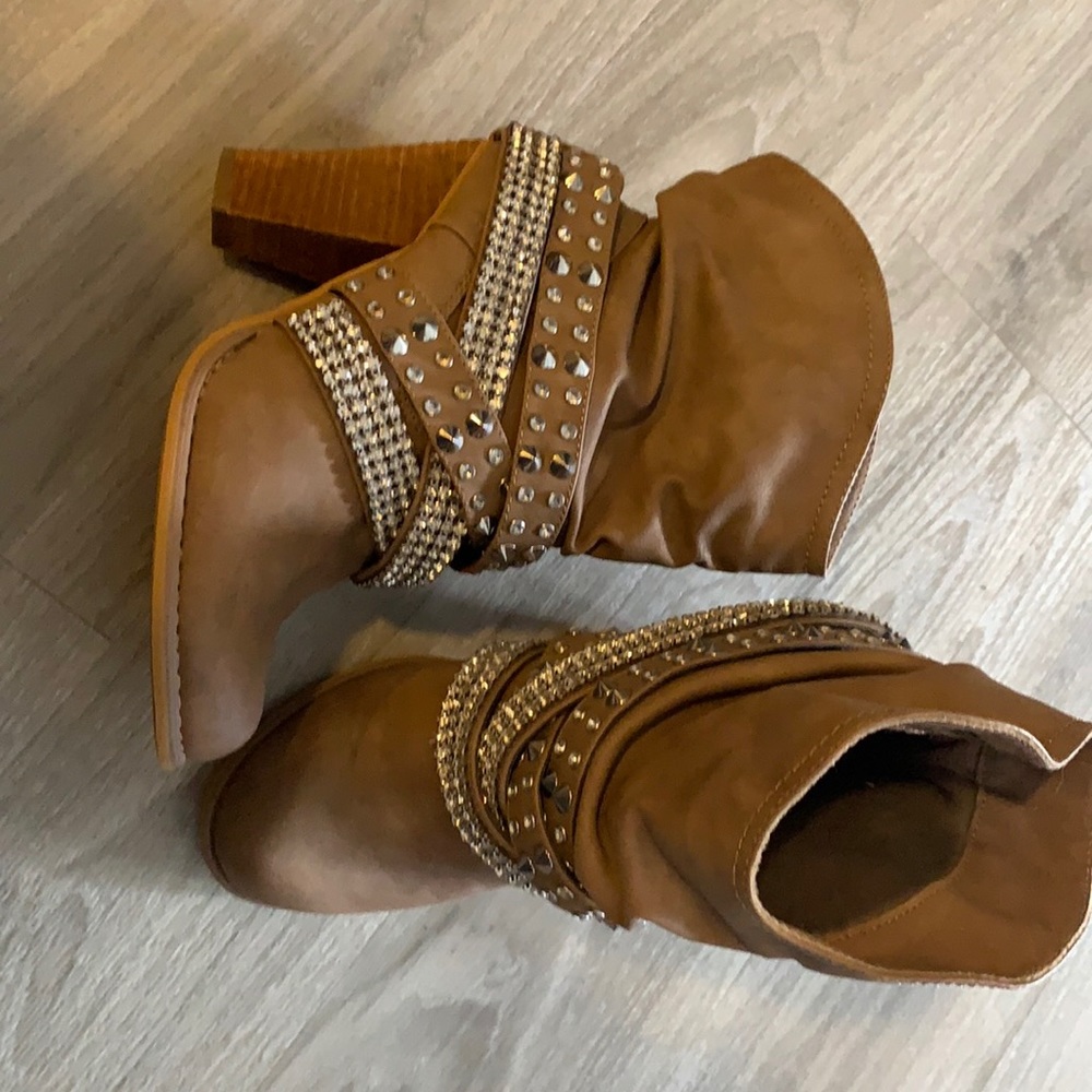 Size 8 Not Rated booties